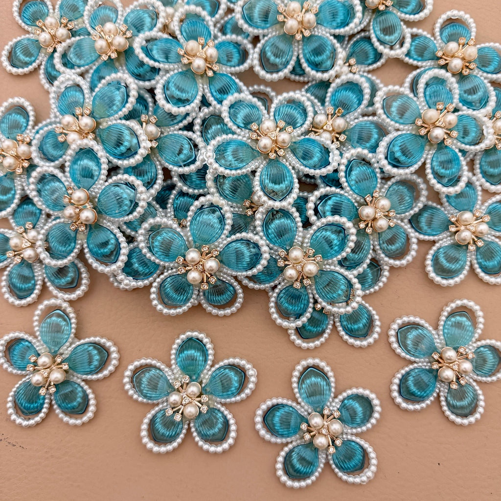 Blue crystal pearl flower patches – pack of 5 arranged in circle