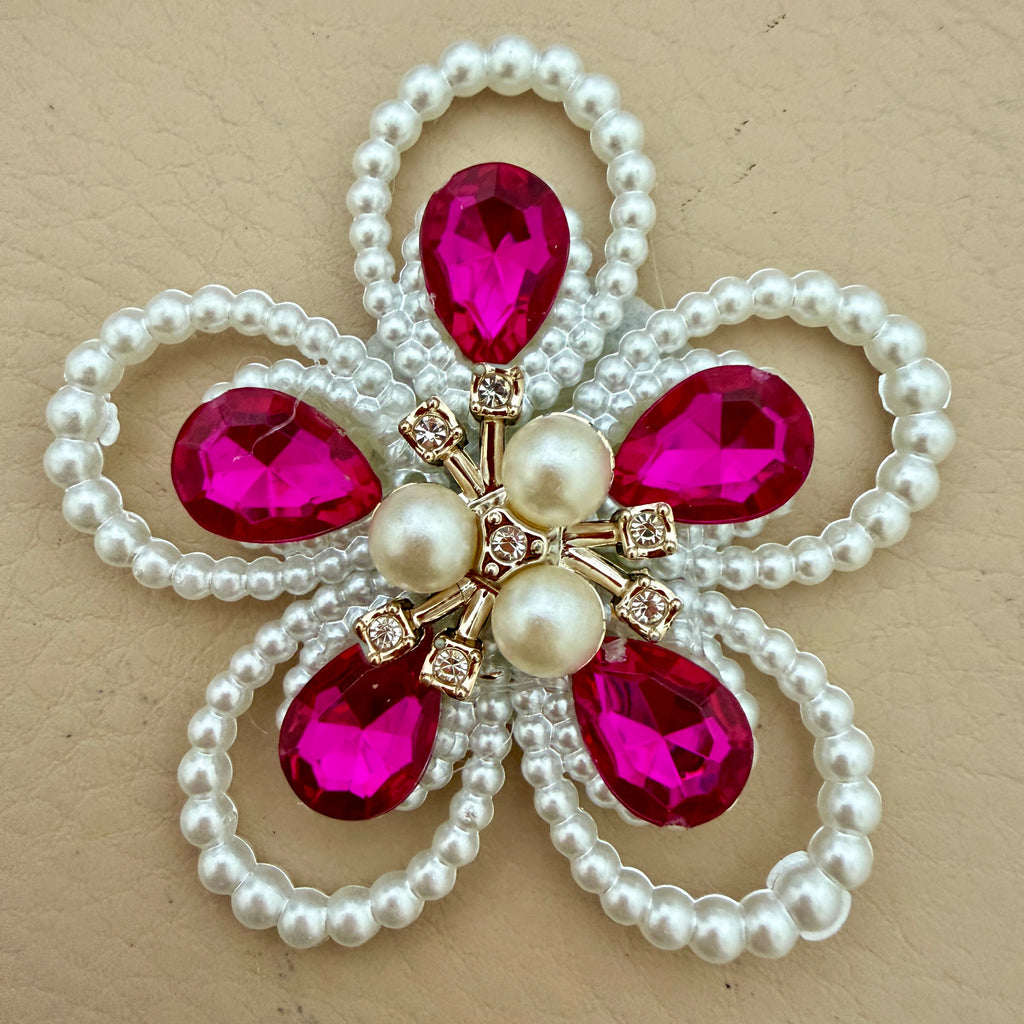 Fuchsia crystal pearl flower patch – close up front view showing teardrop crystals and pearl centre