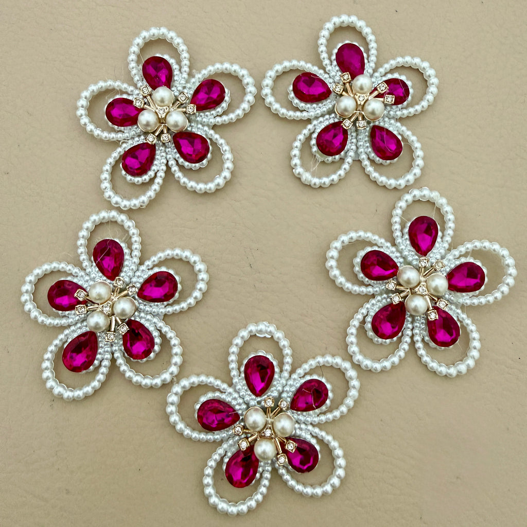 Pack of 5 fuchsia crystal pearl flower patches arranged in a circle