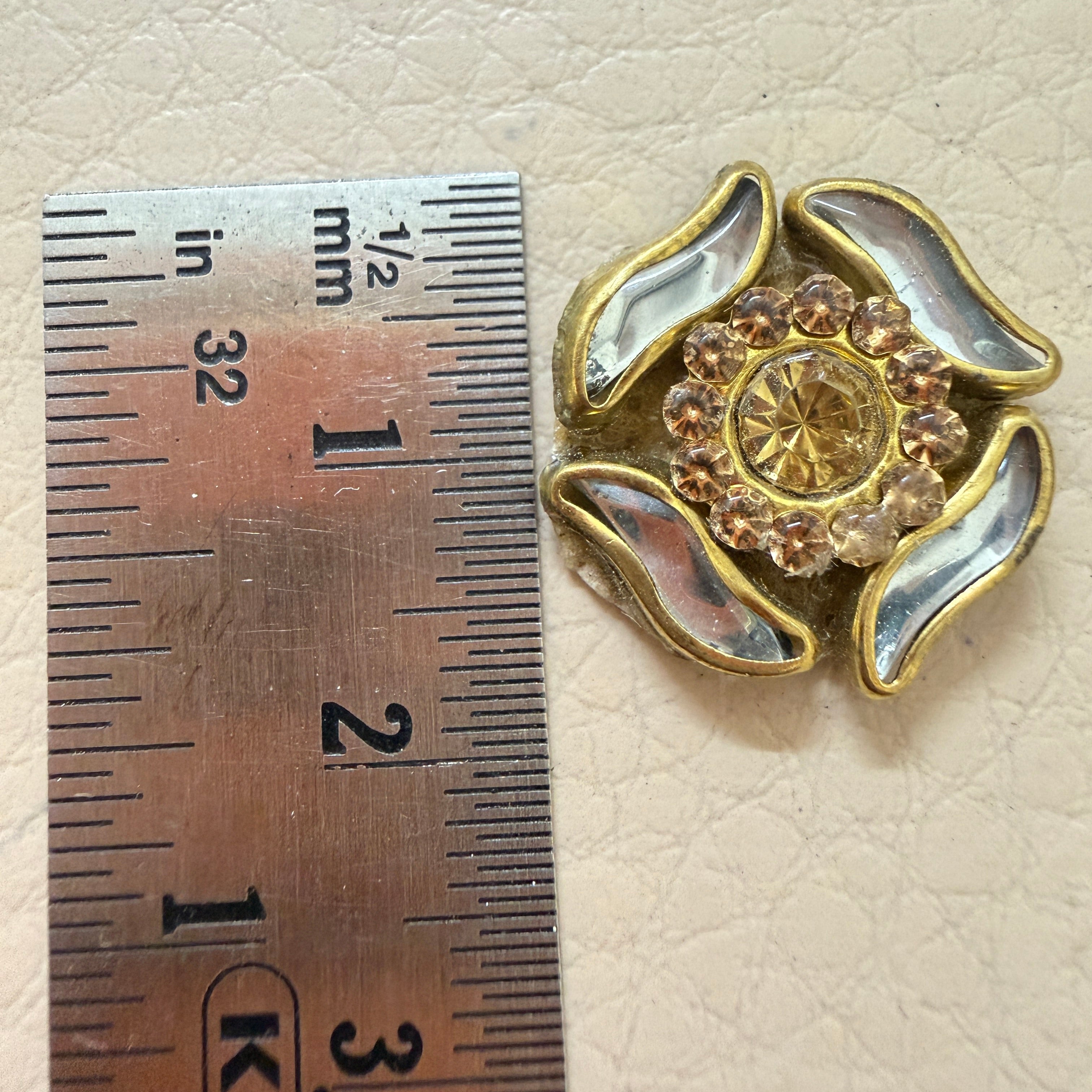 25 antique gold rhinestone flower motif patches arranged in a circle